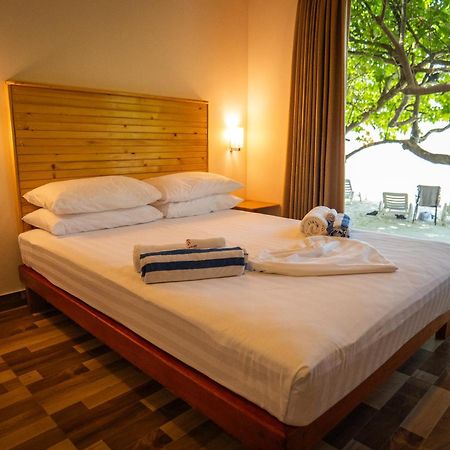 Paguro Seaview Hotel Bodufolhudhoo Bagian luar foto