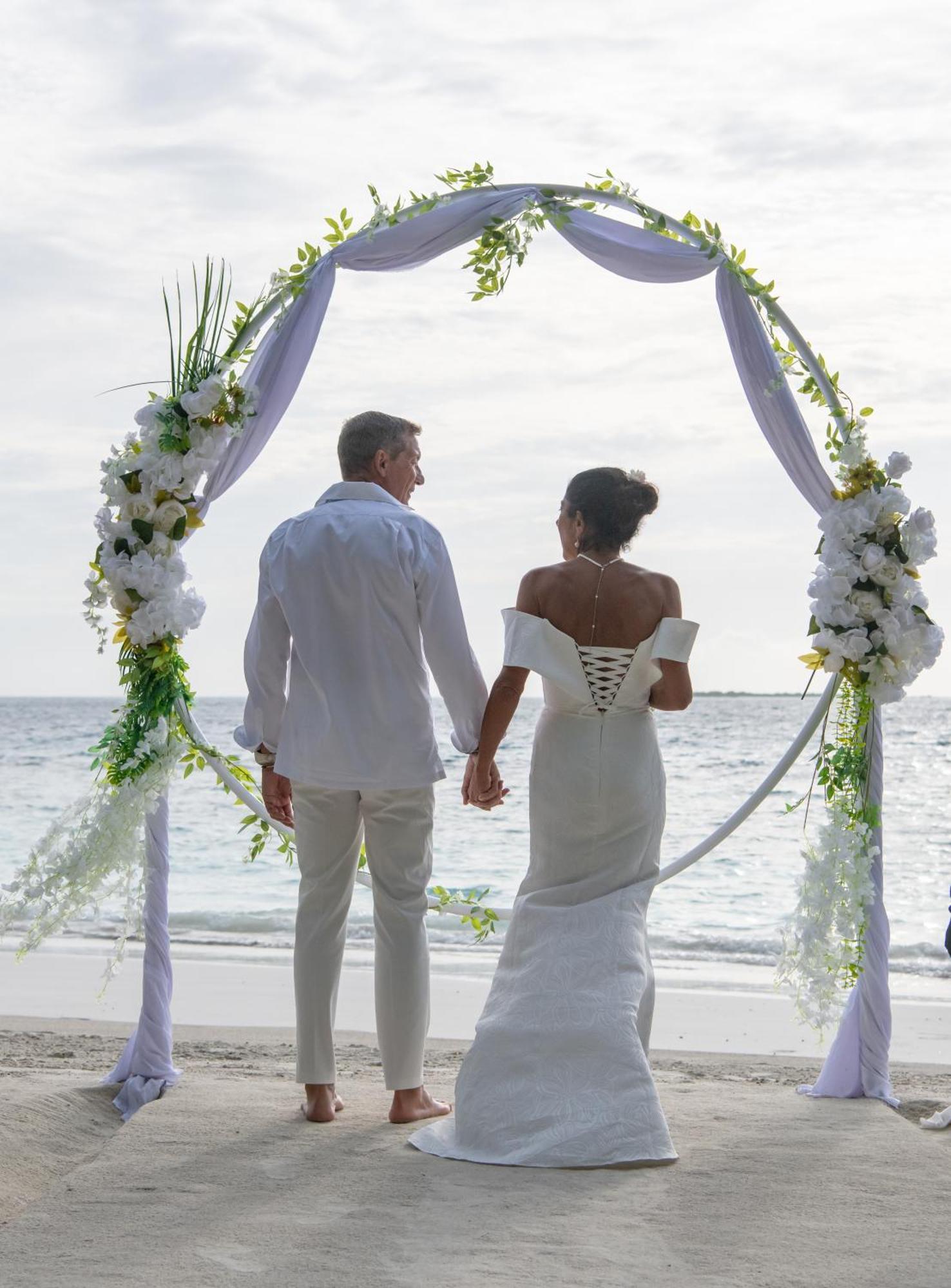 Paguro Seaview Hotel Bodufolhudhoo Bagian luar foto